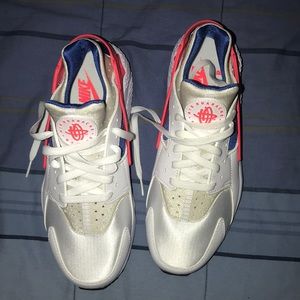 Brand New! Men’s Nike huarache ! Sz 10 own today!!